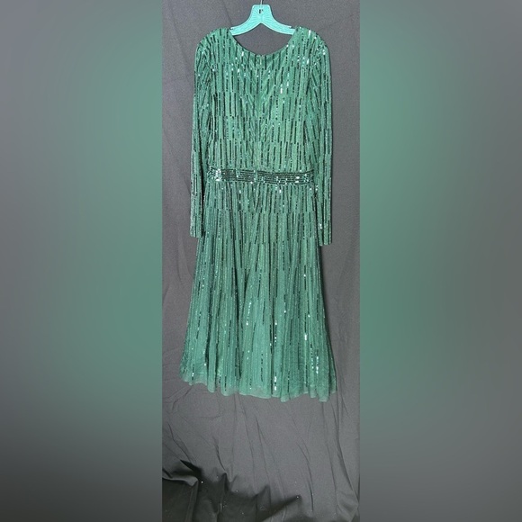 Mac Duggal 5529 NWT SEQUINED V-NECK TEA LENGTH COCKTAIL DRESS (PLUS) - Picture 5 of 6